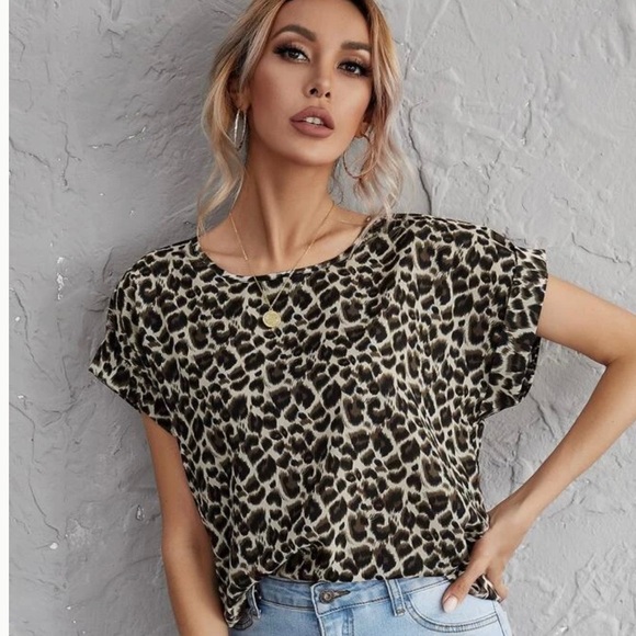SALE- Hoffman Ladies Leopard Print Top - Picture 2 of 4